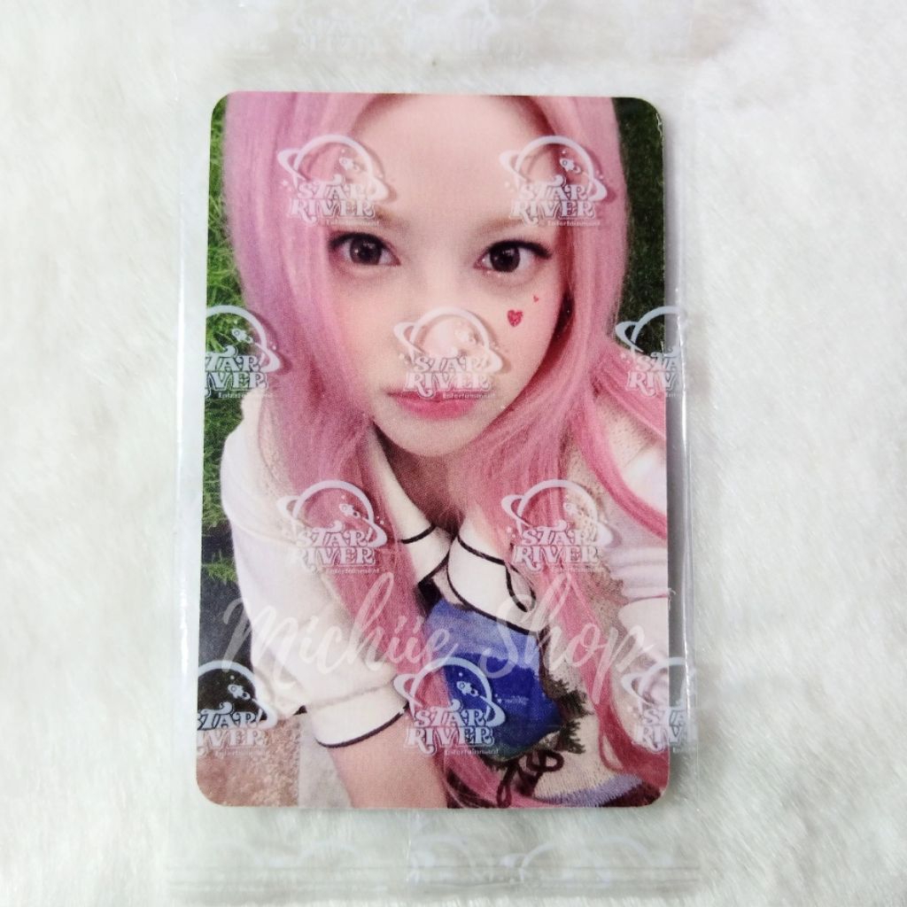 Photocard Hearts2Hearts Carmen Rude Applemusic Lucky Draw SEALED Official | Photocard Carmen Pink AM