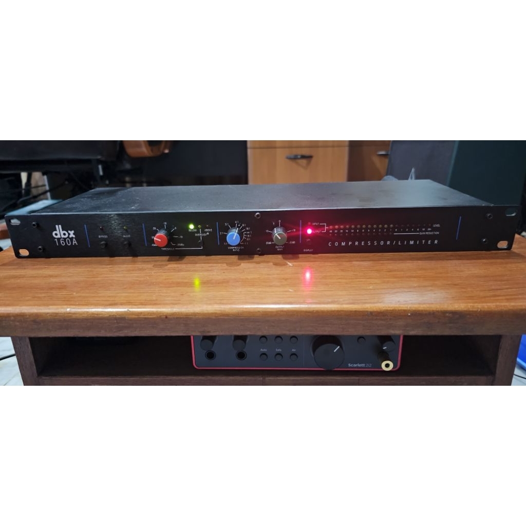 DBX 160A Compressor / Limiter