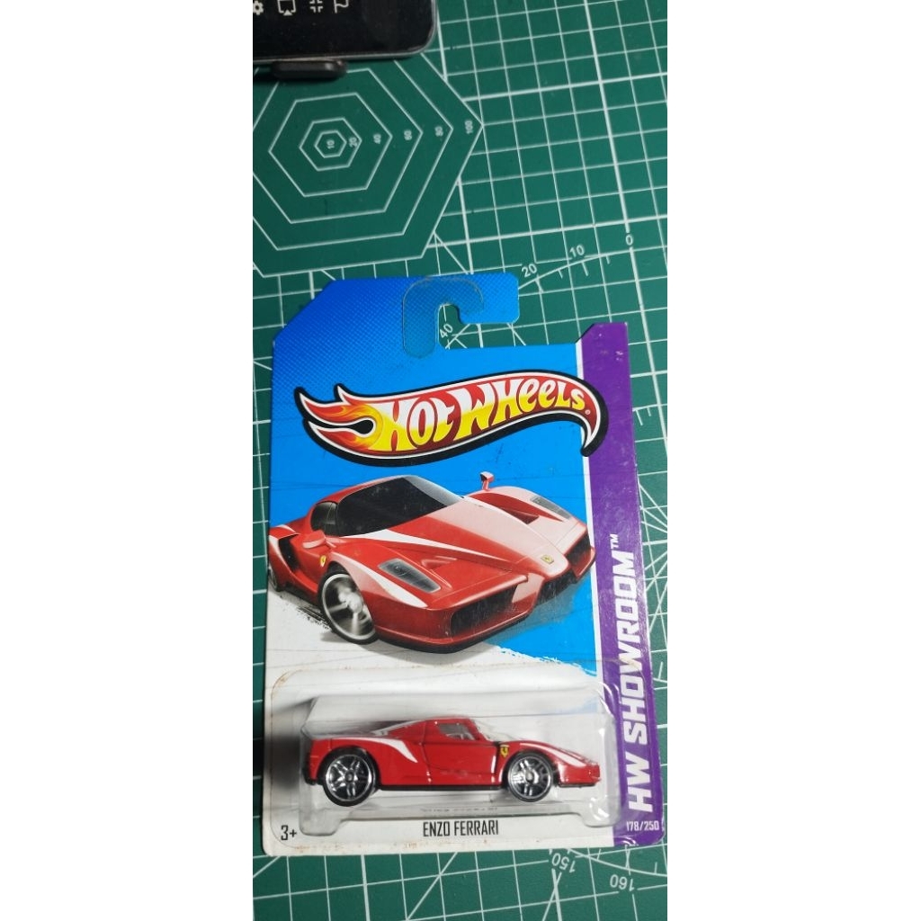 hot wheels enzo ferrari merah