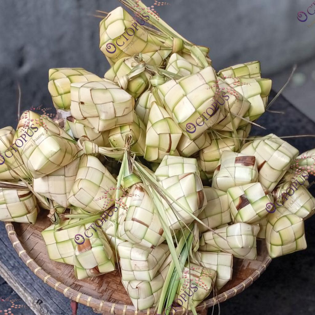 10 PCS Janur / Daun Kelapa Muda Anyaman Cangkang / Kulit Ketupat.