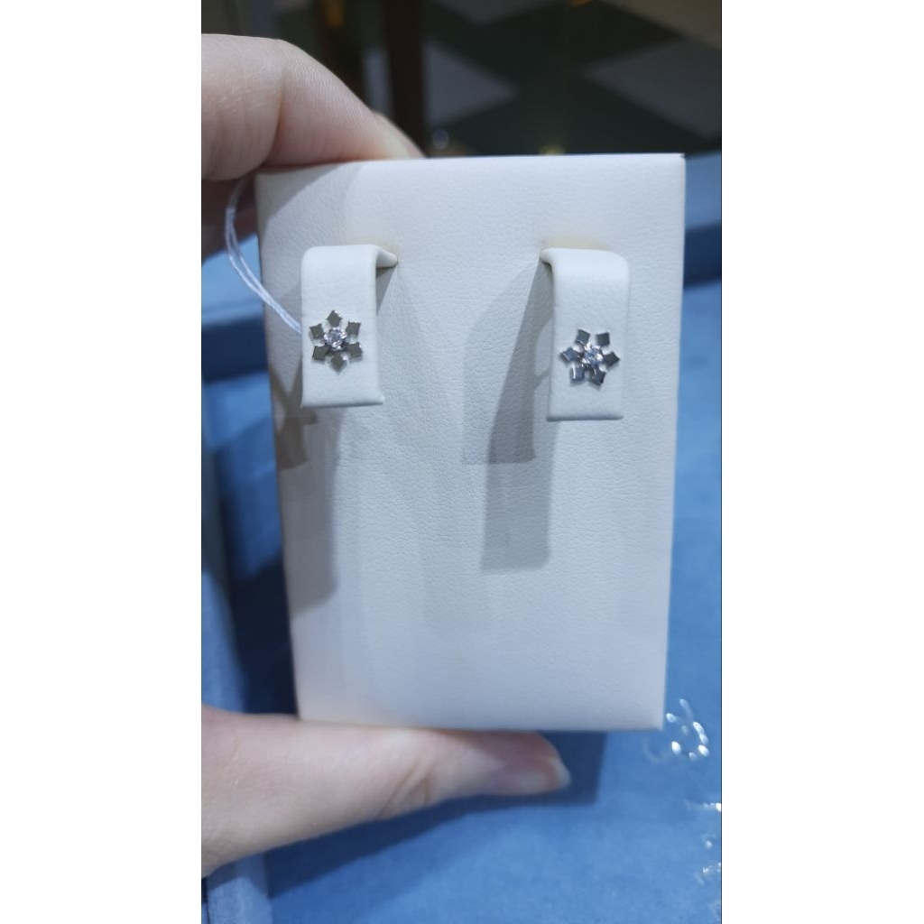 Anting Berlian Emas Alloyd Putih 75%