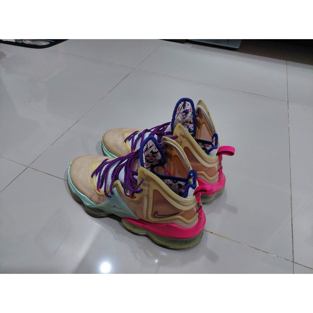 Nike LeBron 19 "Valentine's Day" size 44,5