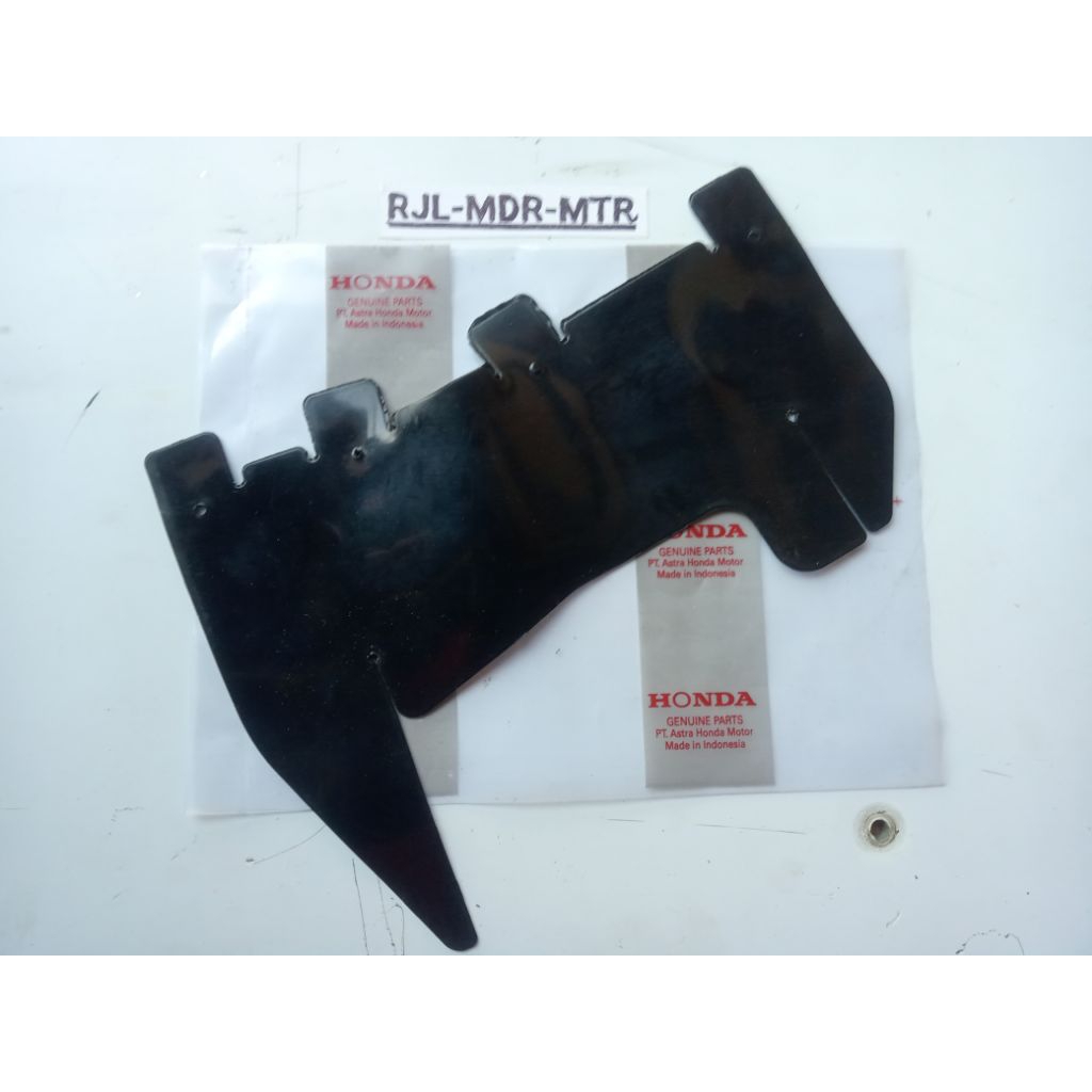 KARET LUMPUR SPAKBOR BELAKANG VARIO 125-150 ORIGALI