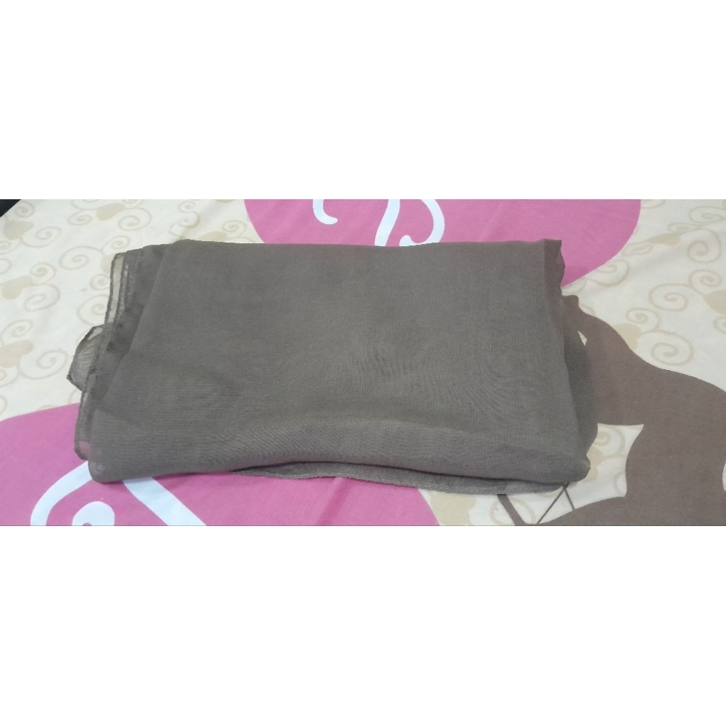 Preloved Hijab Segi Empat merk Lozy (Polly Cotton Square)