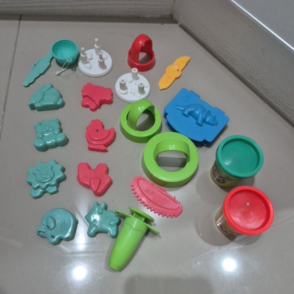 1 set playdoh dan cetakan