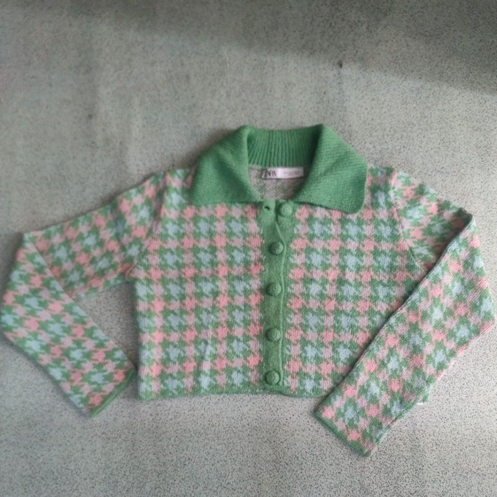 atasan rajut crop motif hs zara
