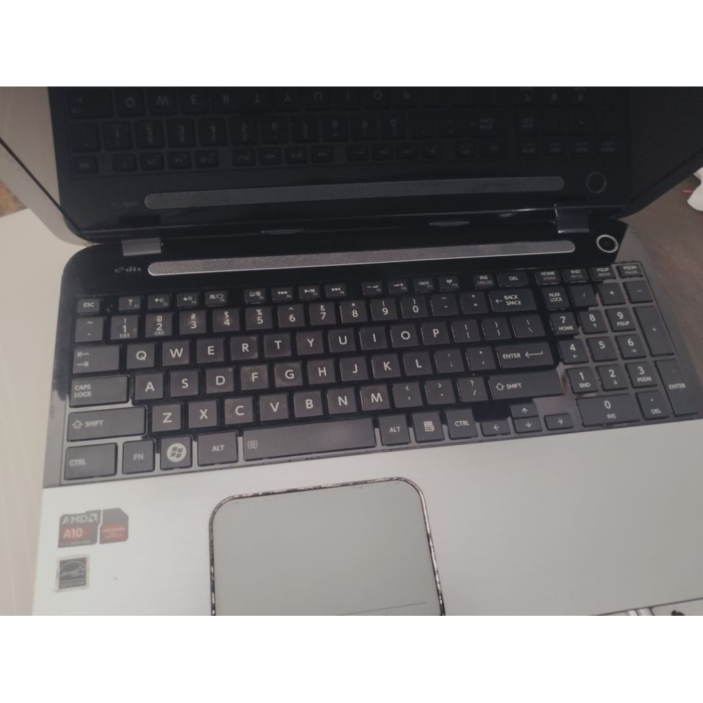 Laptop Toshiba satelite S50D-A BEKAS