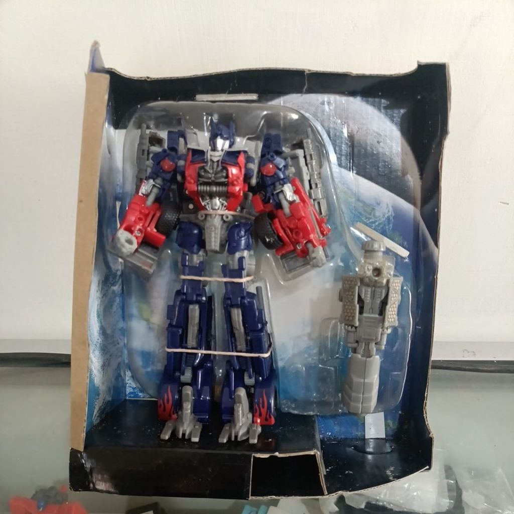 Transformers Dark of the Moon Mechtech Voyager Optimus Prime Voyager Action Figure