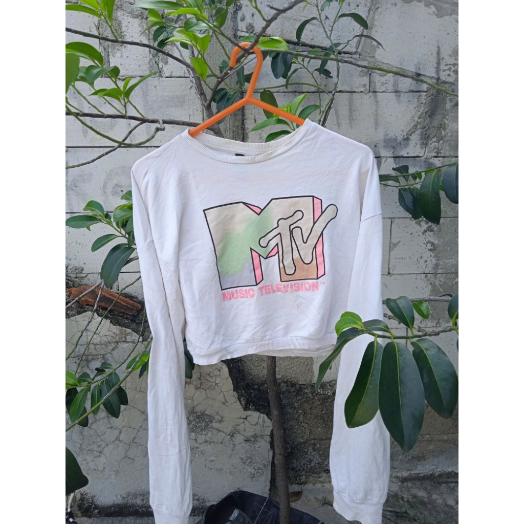 Sweater Crop MTV Music Television Wanita | Crop Tee Lengan Panjang Putih