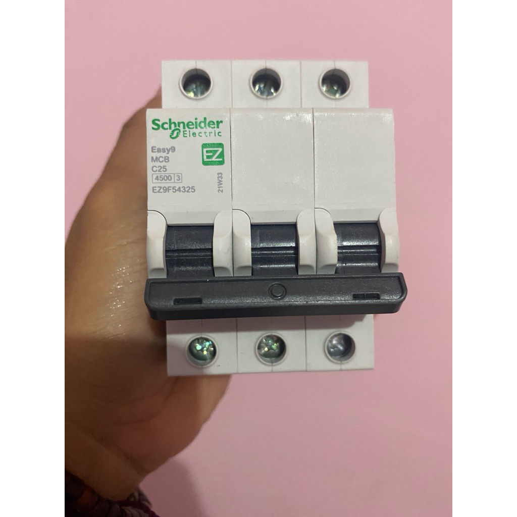 MCB SCHNEIDER 25A 3PHASE