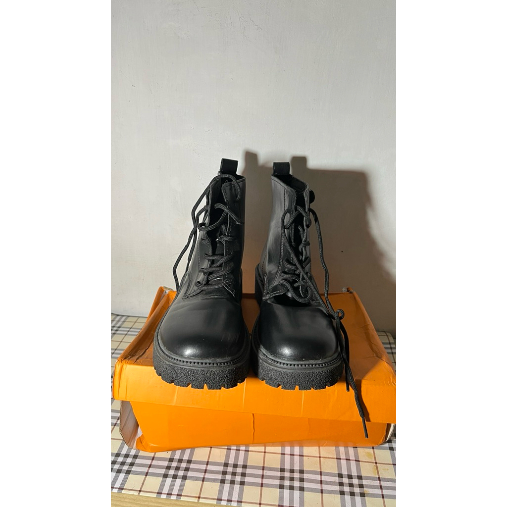 preloved sepatu boots vera nevada