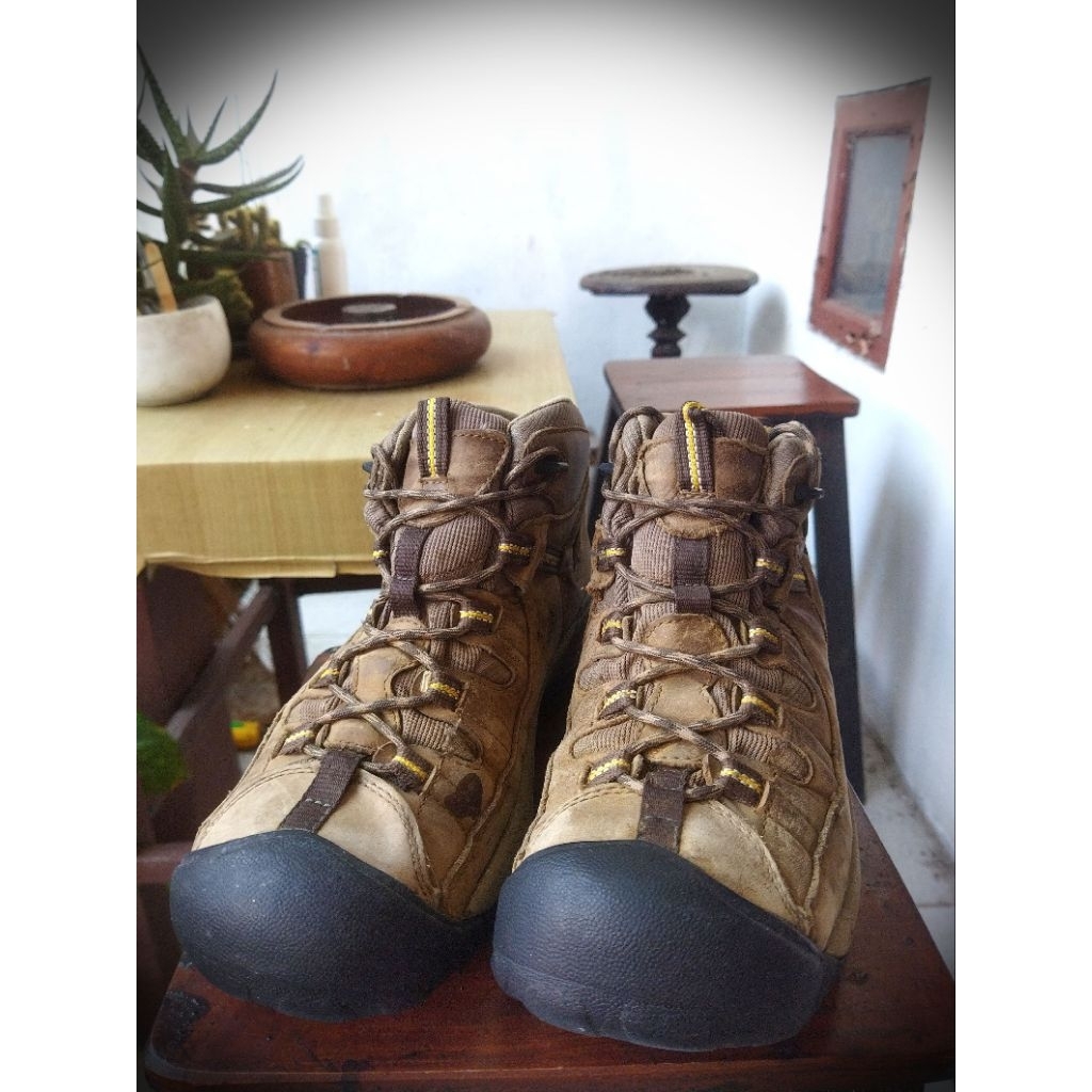 sepatu outdoor kulit seken brand Keen sz 41