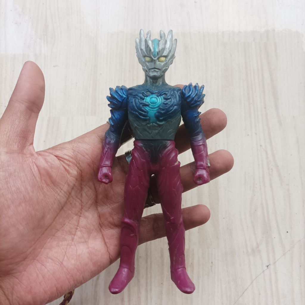 Vintage Rare Original Bandai Ultraman Saga Legend Mainan Action Figure