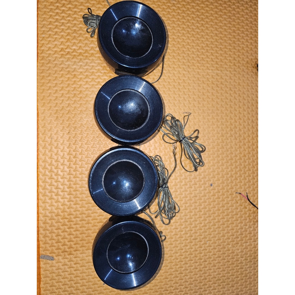 4 Speaker Satelit dan 1 Speaker Subwoofer Home Theater LG DH4220S (bekas)