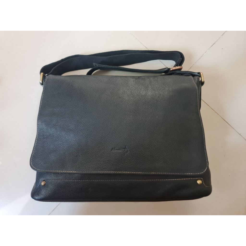 223. Tas Kerja Laptop Office Messenger Bag Black Preloved / Mantan / Bekas / Second Size : 37cm x 11