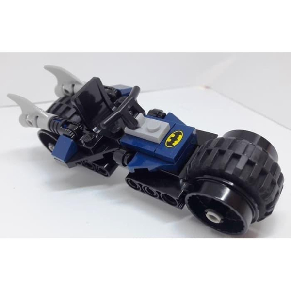 Lego Batpod + Batman minifigures - partout set 6857