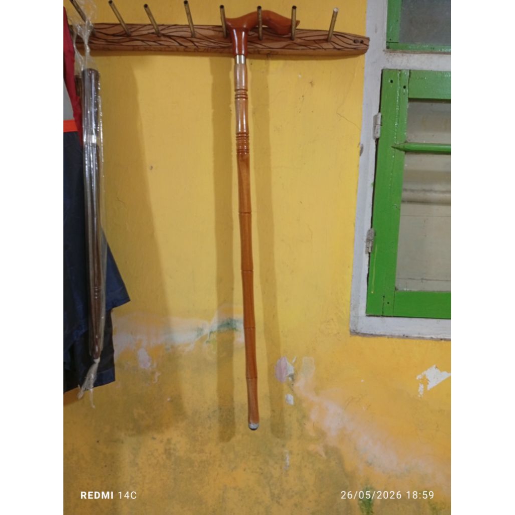 tongkat jalan kayu wali kukun natural