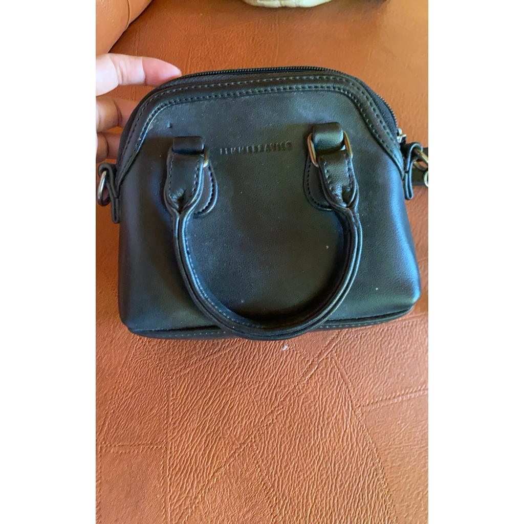 Preoved bag Femmebravile hitam