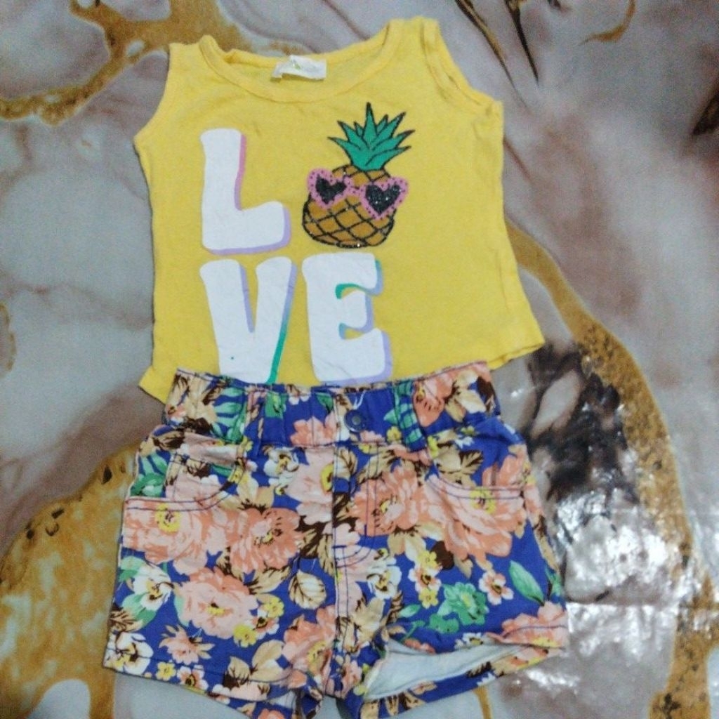 setelan anak perempuan pl motif bunga l atasan kuning motif nanas dan celana pendek floral