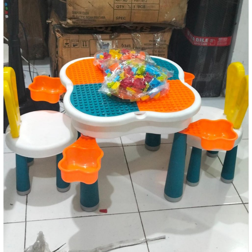 set meja+kursi dan mainan lego
