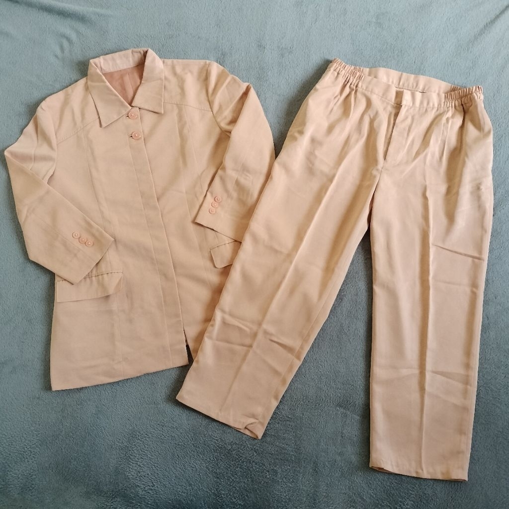 Preloved One Set Blazer & Celana Kerja Wanita / Setelan Jas Formal Peach