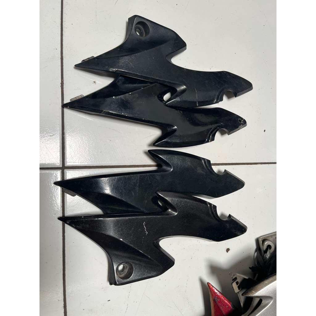 kupingan lampu depan original honda cb150r old 2013-2015