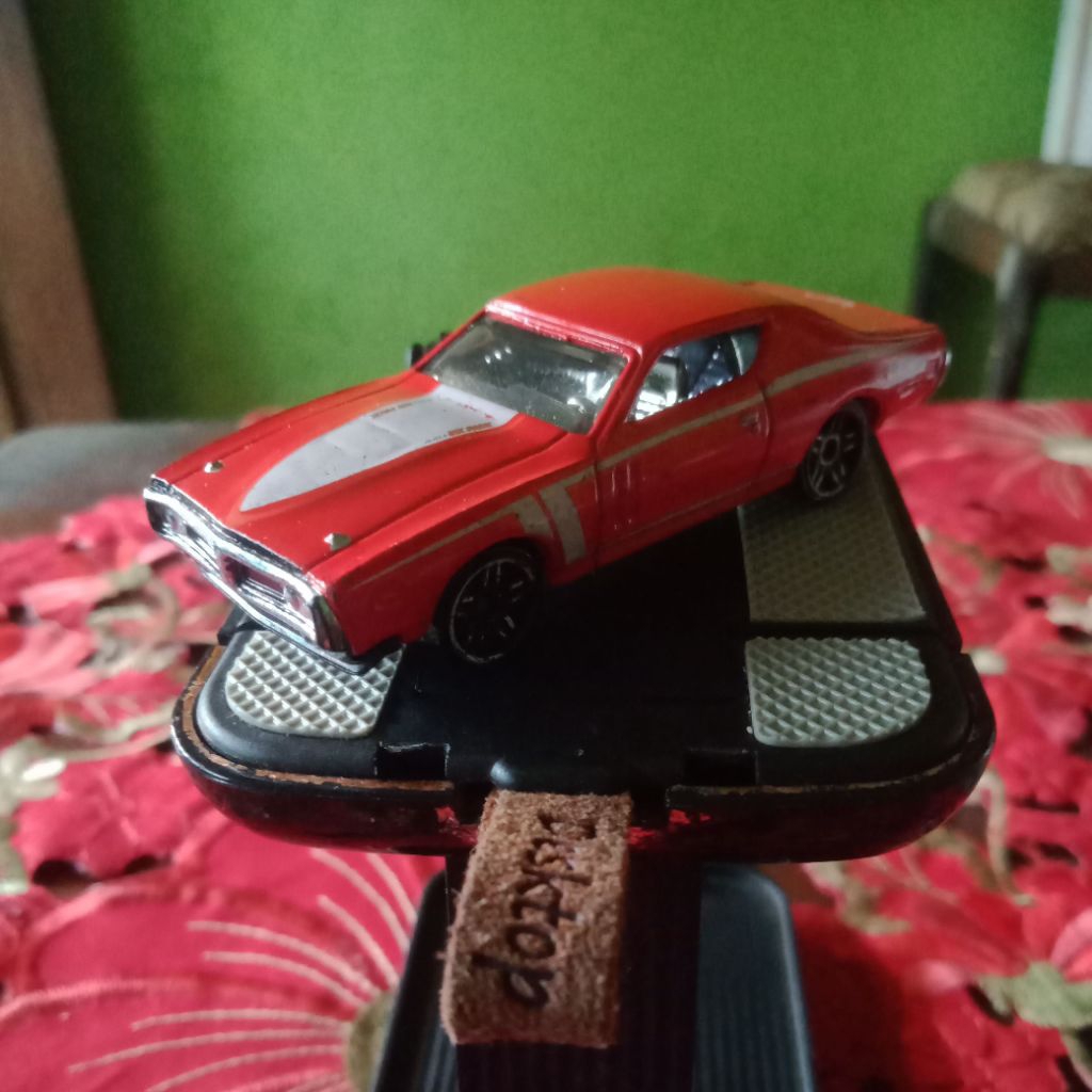 Hot Wheels "71 Dodge Charger Chrysler 2009"