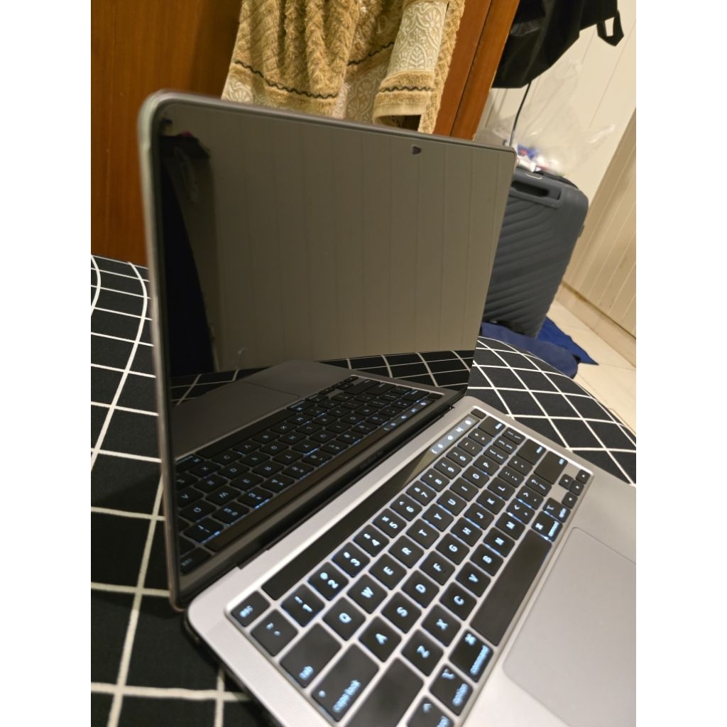 Apple MacBook Pro M2 13 Inci 8/512 GB Laptop Second Berkualitas Fisik 98%