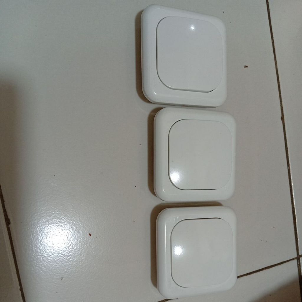 saklar tunggal merek legrand