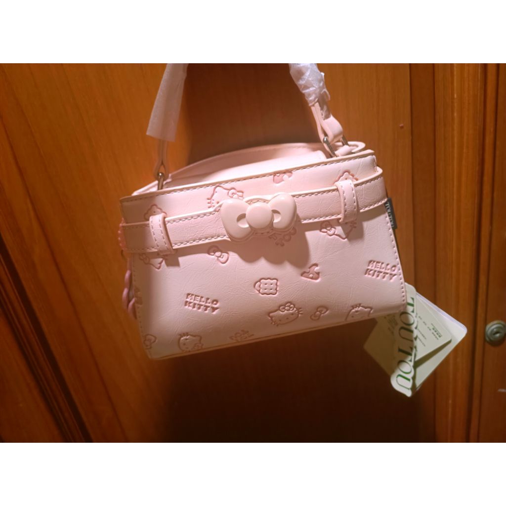 TOUTOU x Sanrio Hello Kitty light pink mini handbag