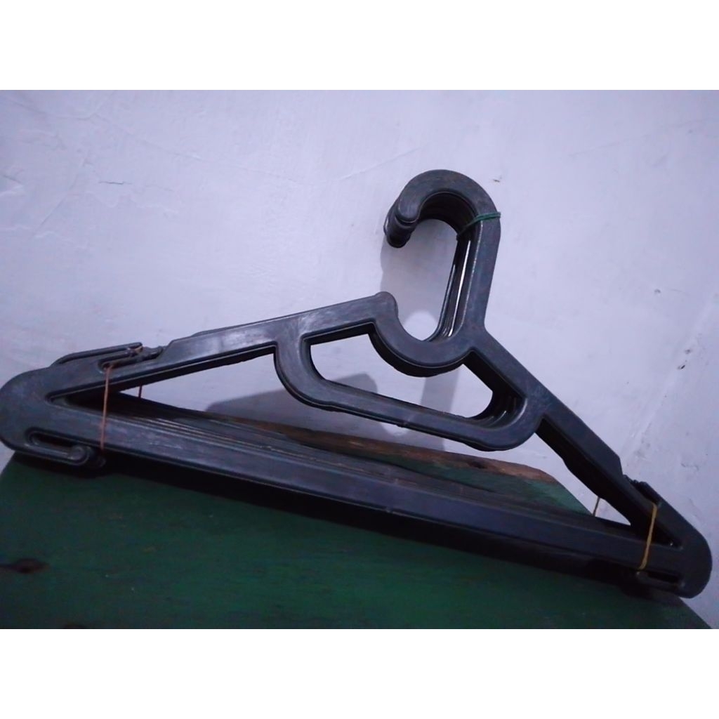 Murah Paket 13 pcs Hanger / Gantungan Baju Plastik Bekas Pakai (Kondisi Layak dan Kokoh)