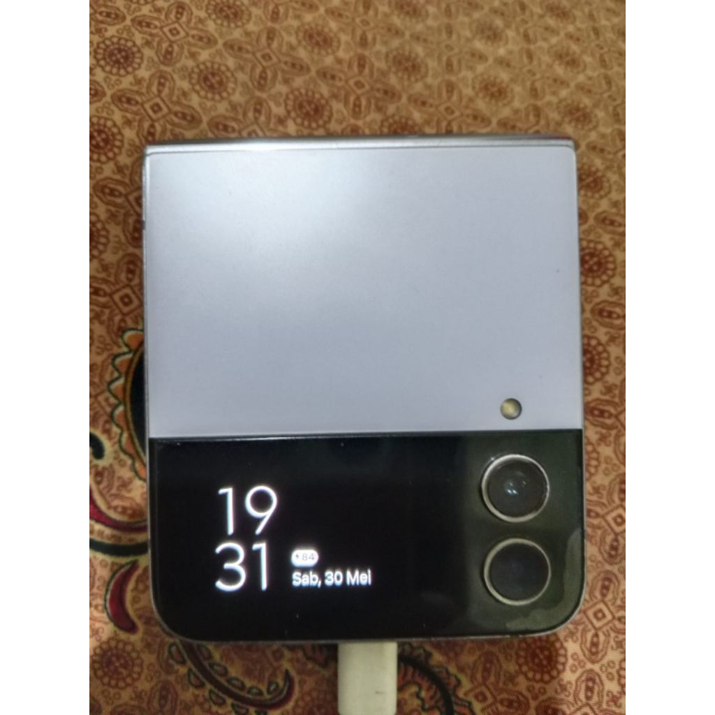 Samsung Z Flip 4 Min LCD