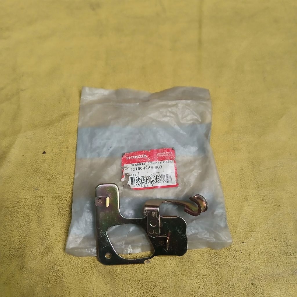 Clamper Comp Th Cable plat tahanan kabel gas Honda Vario 110 Karbu ORIGINAL AHM 12160-KVB-900 NOS