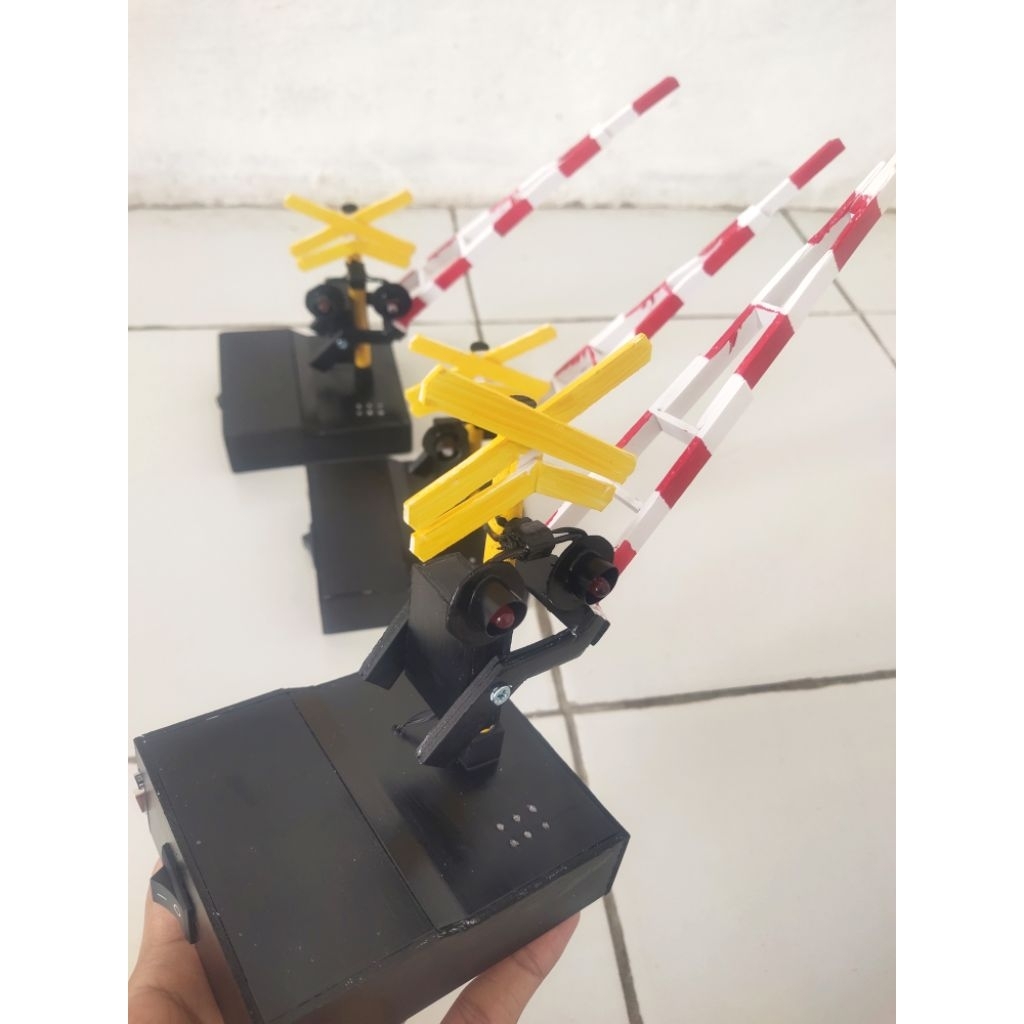 PALANG PINTU KERETA API MAINAN palang pintu kereta api otomatis