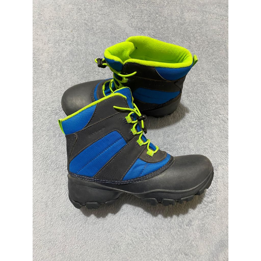 columbia tracking shoes