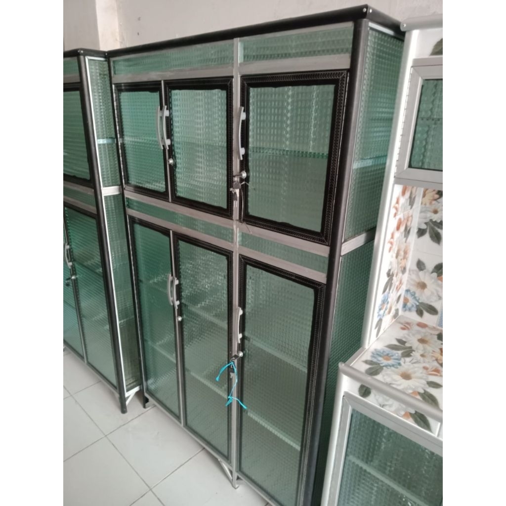 Lemari piring 3pintu full kaca hitam