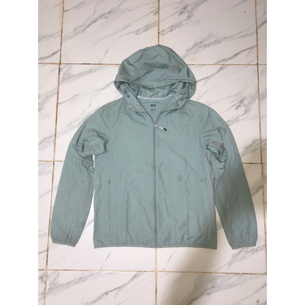 Uniqlo Women Windbreaker Ligth Weight Jacket