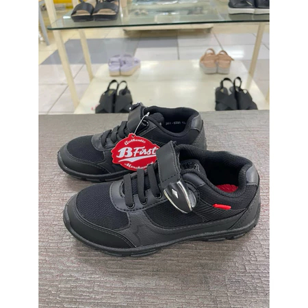 B first sepatu sekolah  anak bata