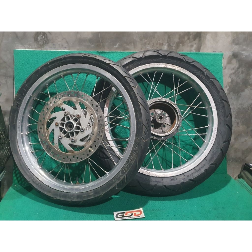 Velg Set Rossi Italy Scorpio Ring 18 Set Tromol dan Ban