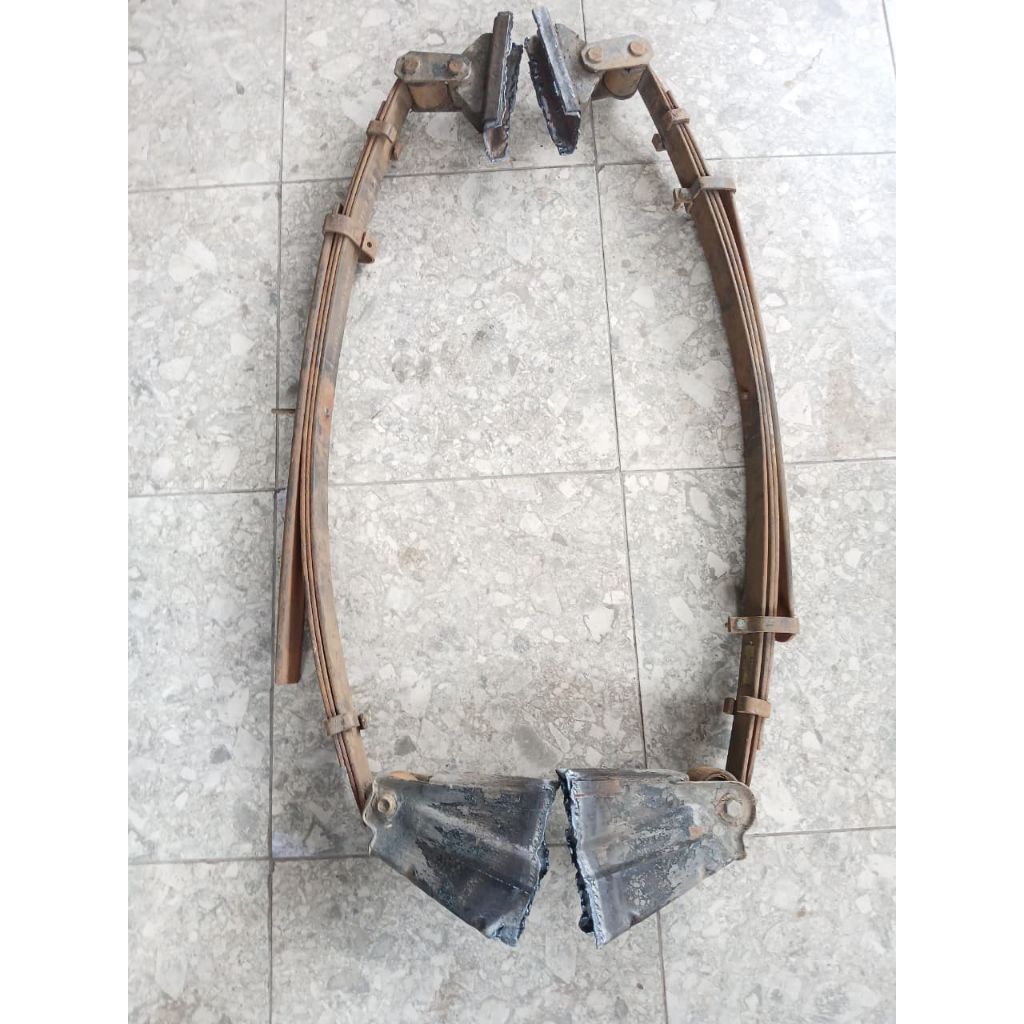 Per Daun (HARGA SEPASANG) Set Mitsubishi T120 SS