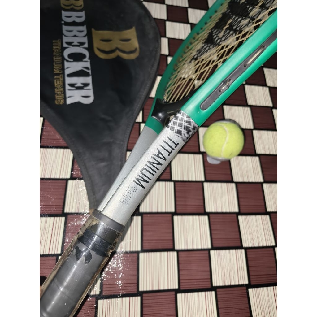 raket tennis becker hijau & merah