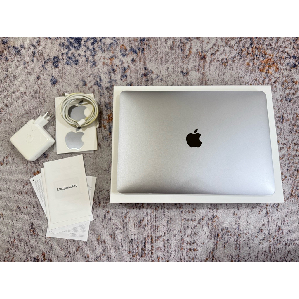 MacBook Pro M2 8/512