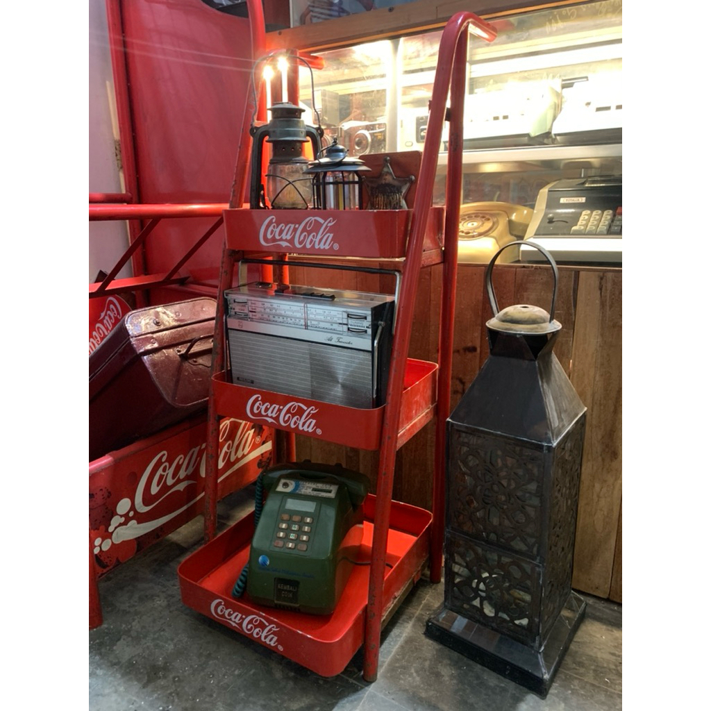 rak display coca cola. mulus