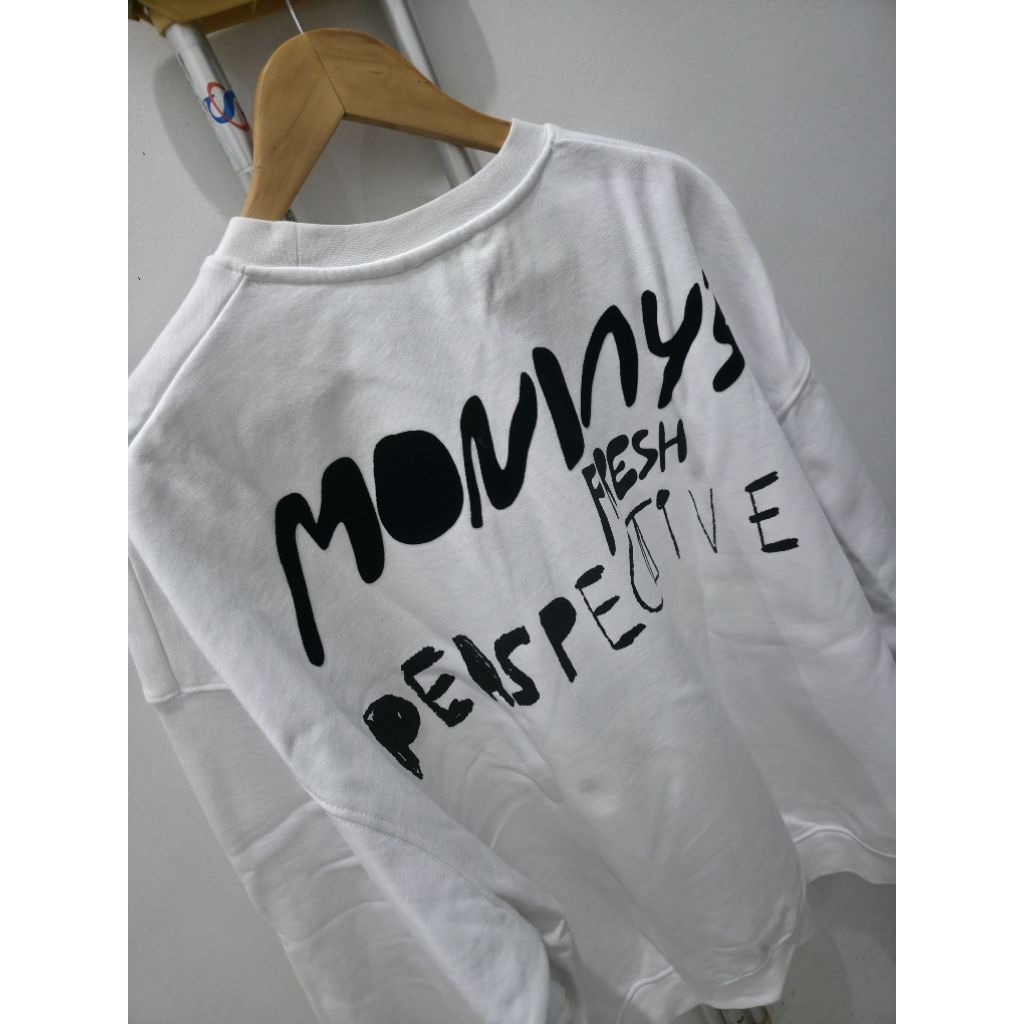 Zara Sweater Graphic design white tone. Hot Picks. 100% original. size XL. baju lengan panjang pria 
