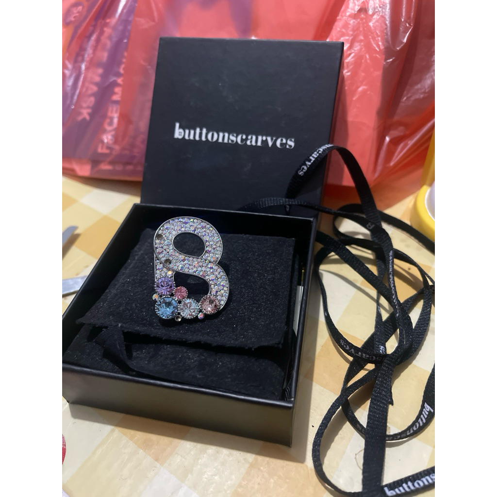 Myta brooch buttonscarves preloved