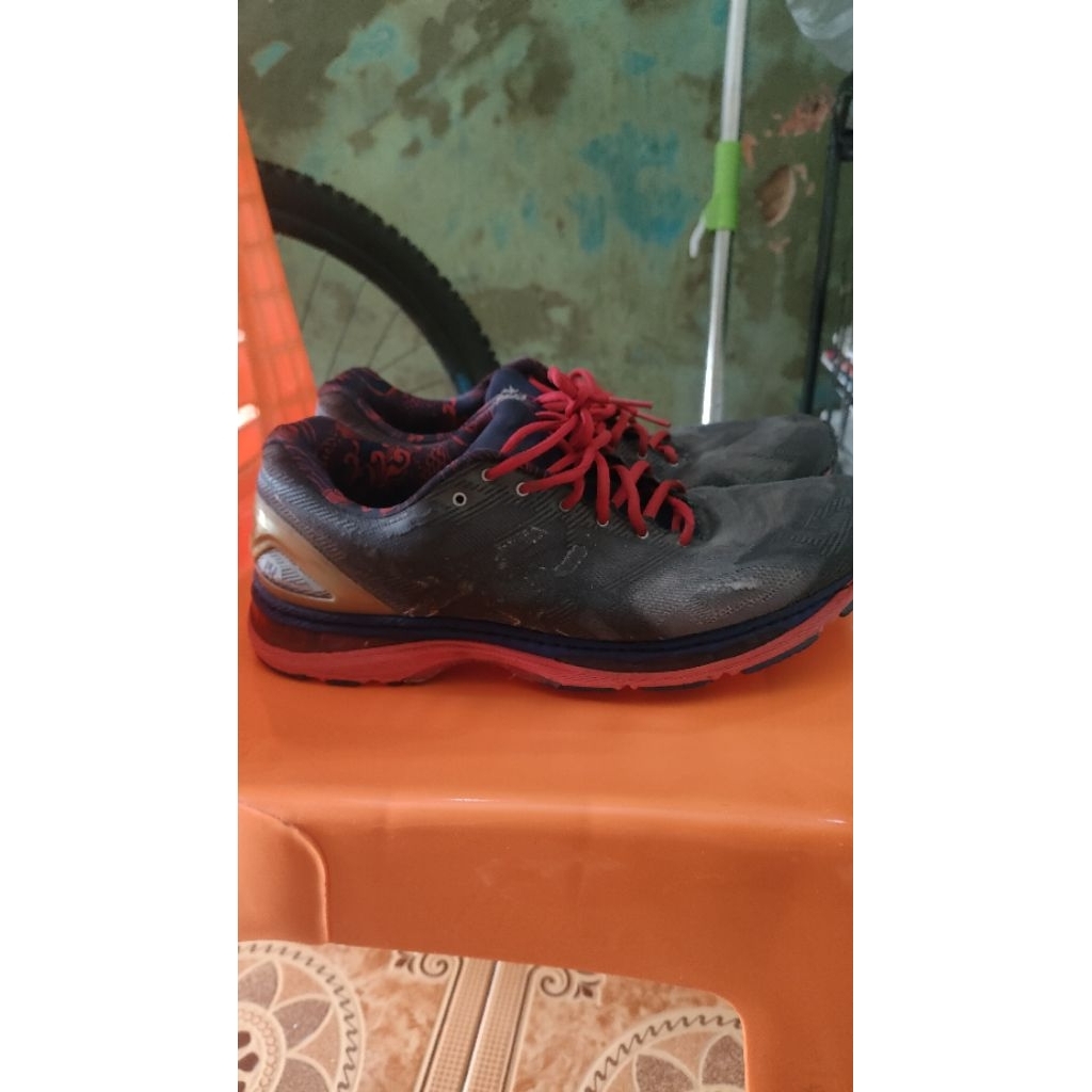 Sepatu running asics