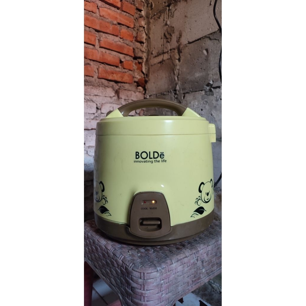 preloved Magicom Bolde 1,8 liter minus panci