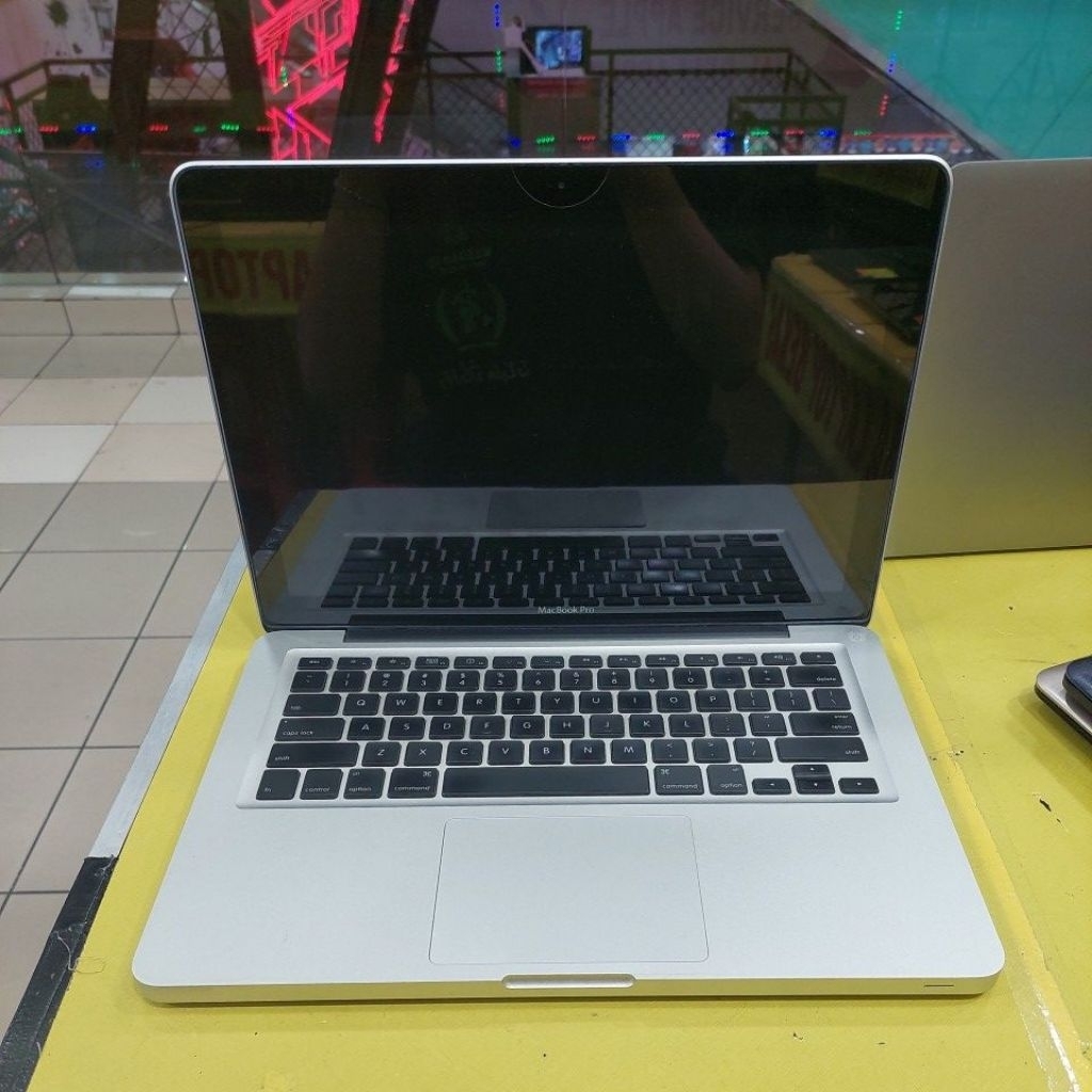 Laptop Macbook Pro A1278 nyala normal minus lcd rusak jual casing dan mesin saja no komplain no retu
