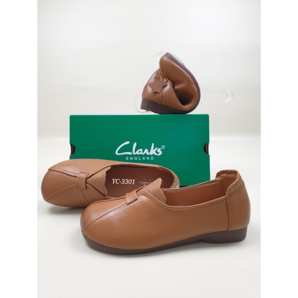 Sepatu Clarks  3301 Slip on Wanita Kulit Asli - Sol Lentur Empuk- Sepatu Flat Clarks  Nyaman & Ringa