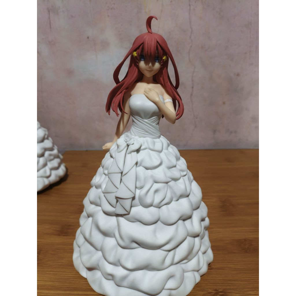 Sega Nakano itsuki wedding dress
